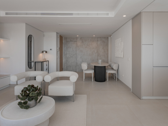 Stunning Duplex Penthouse with Private Pool and Panoramic Views in La Quinta, Benahavís
