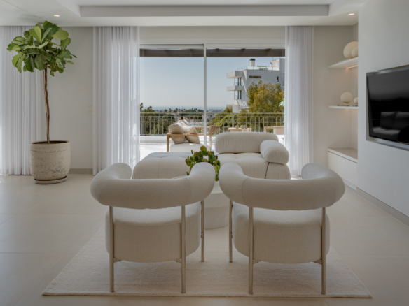 Stunning Duplex Penthouse with Private Pool and Panoramic Views in La Quinta, Benahavís