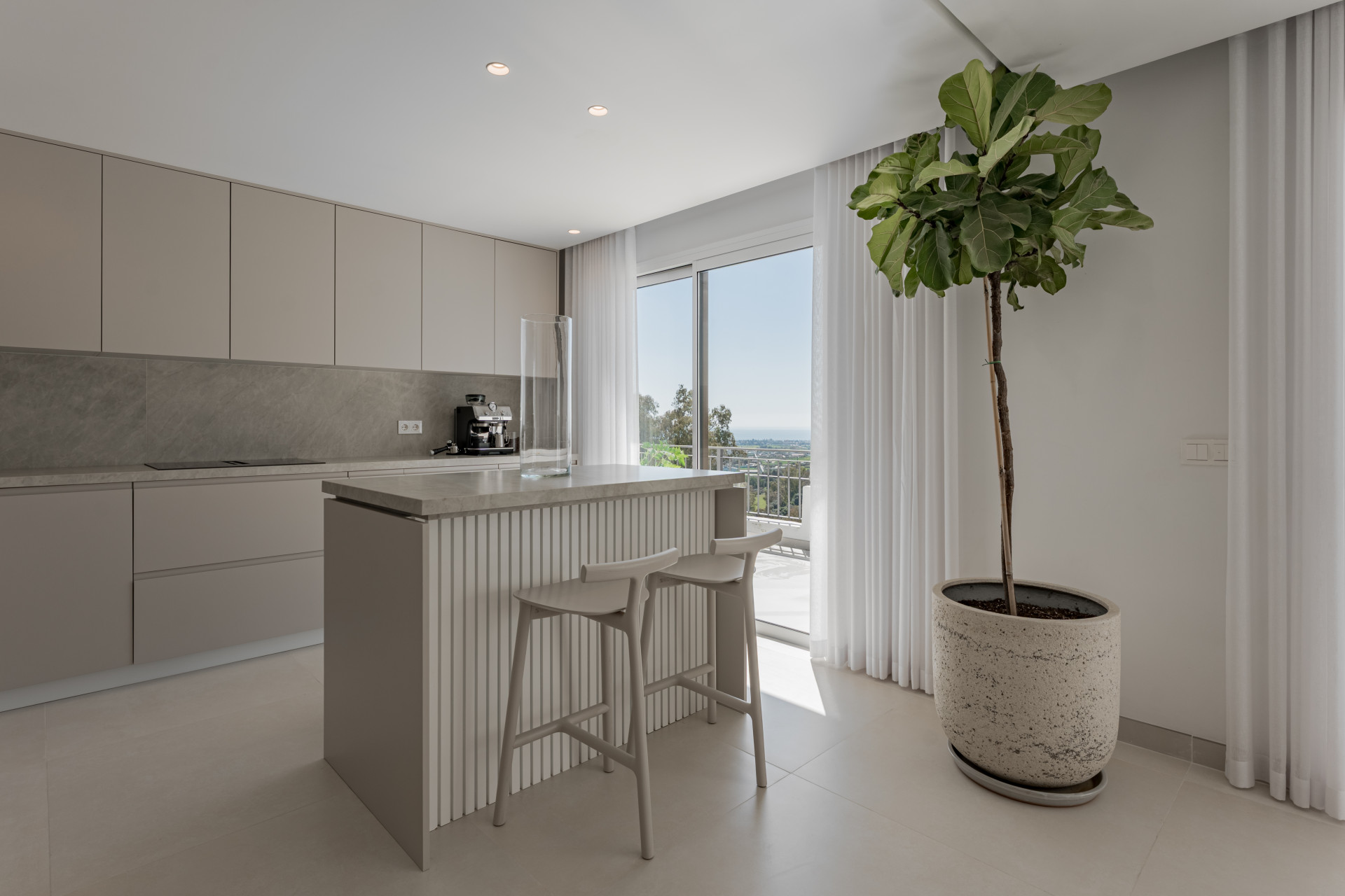 Stunning Duplex Penthouse with Private Pool and Panoramic Views in La Quinta, Benahavís