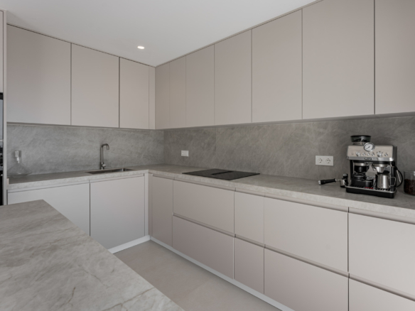 Stunning Duplex Penthouse with Private Pool and Panoramic Views in La Quinta, Benahavís