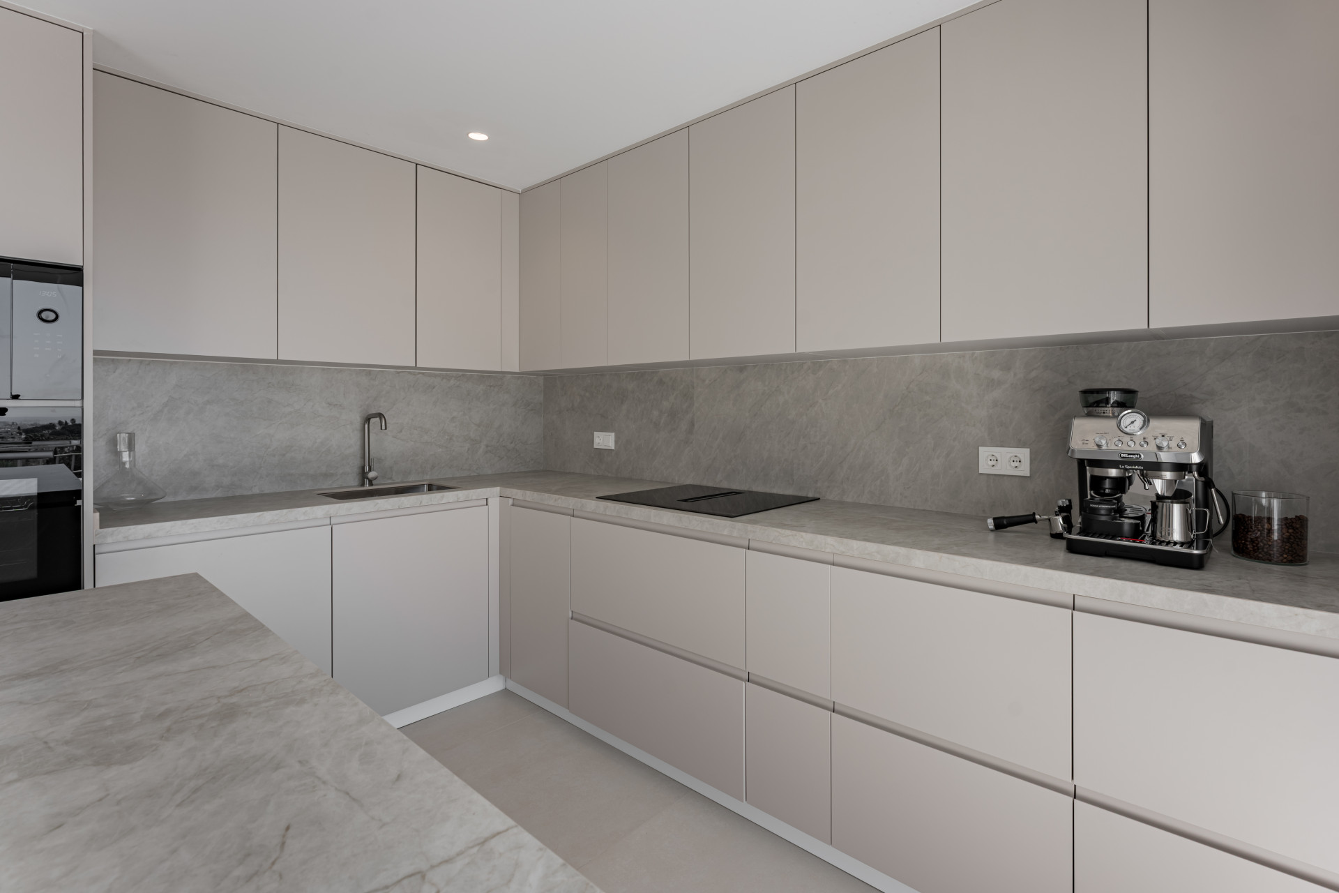 Stunning Duplex Penthouse with Private Pool and Panoramic Views in La Quinta, Benahavís