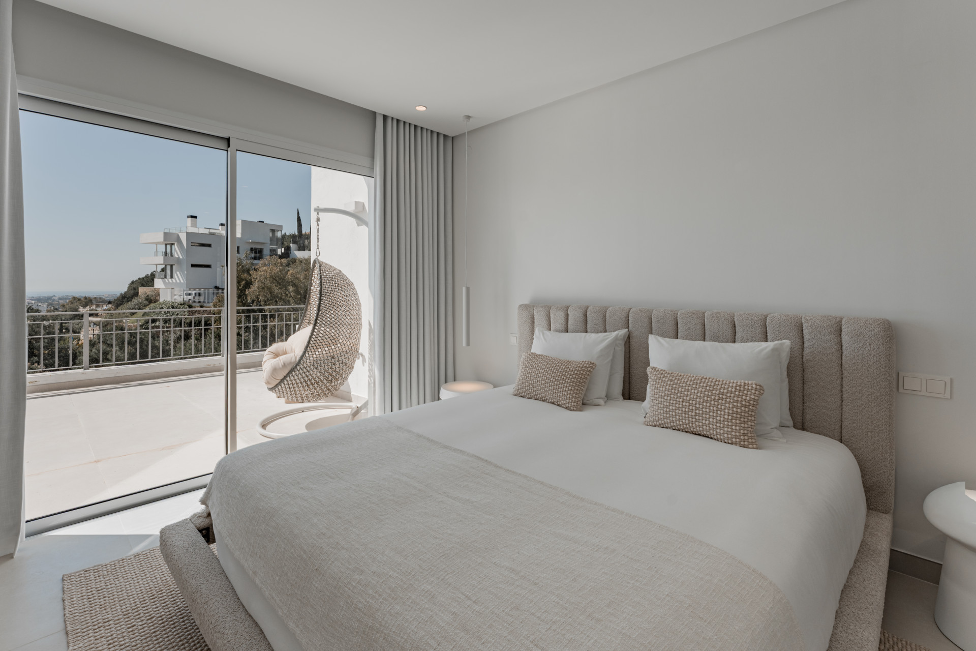 Stunning Duplex Penthouse with Private Pool and Panoramic Views in La Quinta, Benahavís