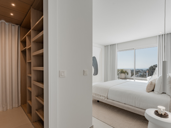 Stunning Duplex Penthouse with Private Pool and Panoramic Views in La Quinta, Benahavís