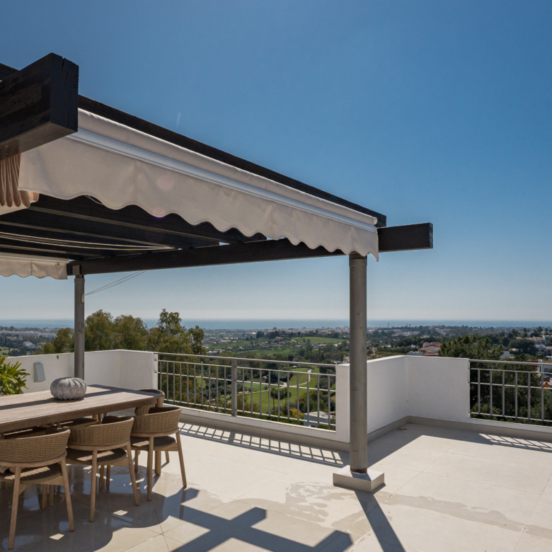 Impresionante Ático Dúplex con Piscina Privada y Vistas Espectaculares – La Quinta, Benahavís