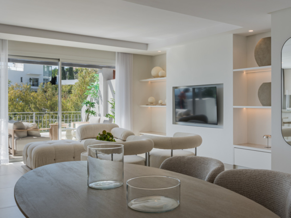 Stunning Duplex Penthouse with Private Pool and Panoramic Views in La Quinta, Benahavís