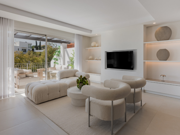 Stunning Duplex Penthouse with Private Pool and Panoramic Views in La Quinta, Benahavís