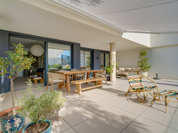Beautifully designed, two-bedroom ground-floor apartment located in the sought-after Medblue community of Altos de Los Monteros, Marbella