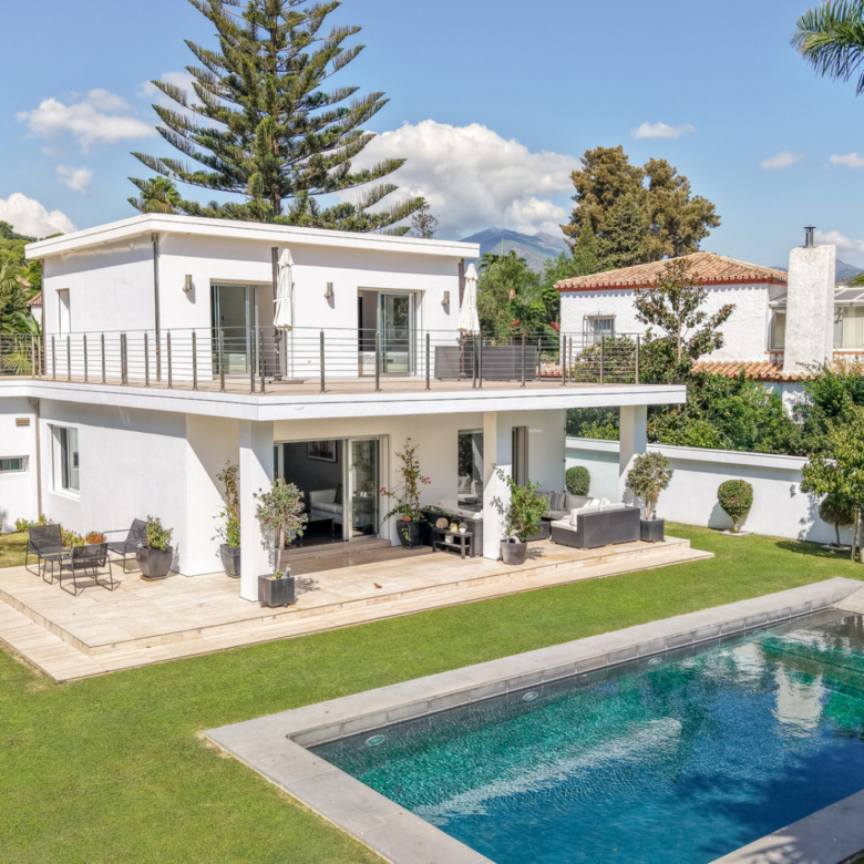 Luxury 4-Bedroom Villa in Nueva Andalucía Within Walking Distance of Puerto Banús