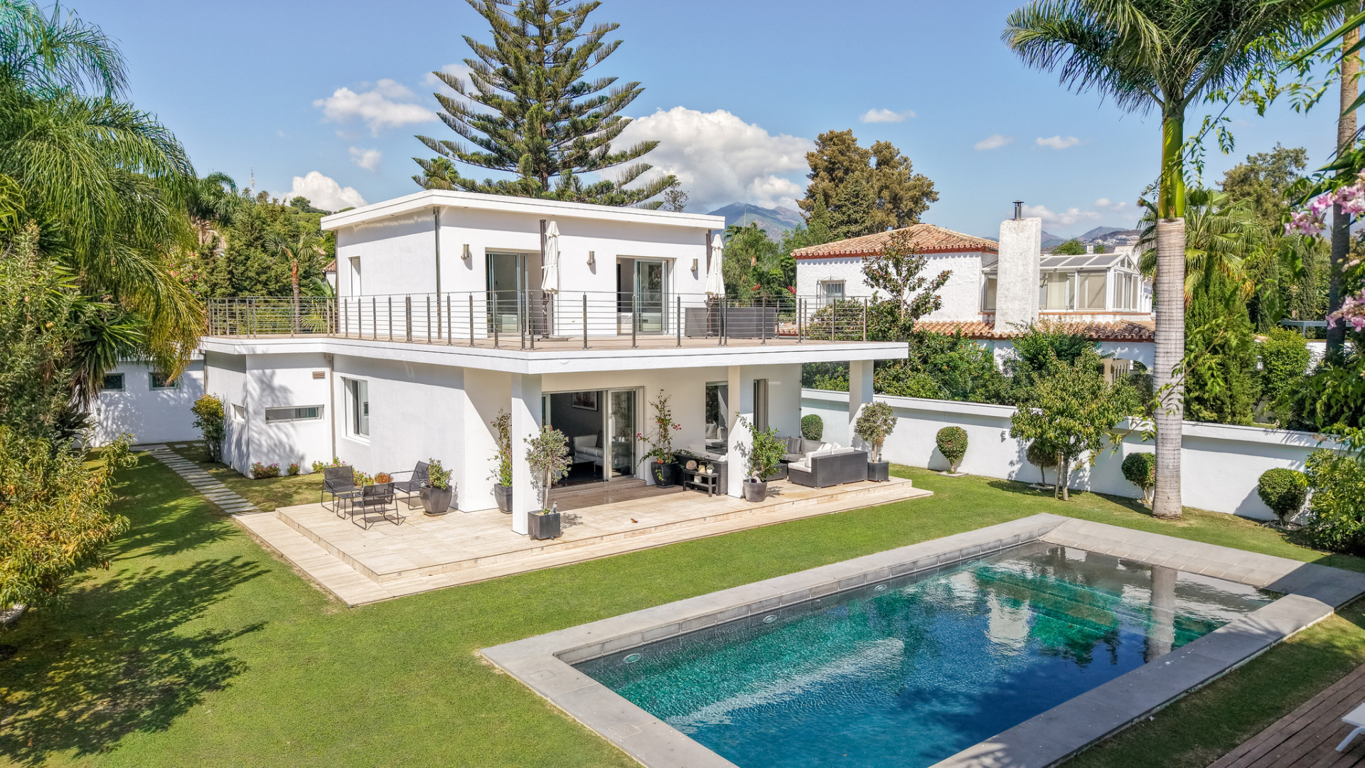 Luxury 4-Bedroom Villa in Nueva Andalucía Within Walking Distance of Puerto Banús