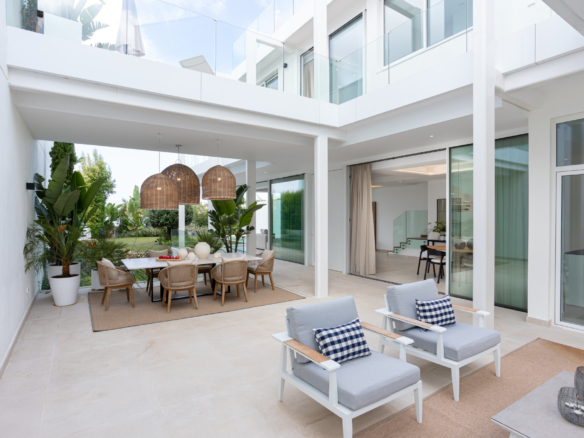 Luxusvilla in Marbella, im Stadtteil Valdeolletas, mit privatem Pool und Panoramablick auf das Meer