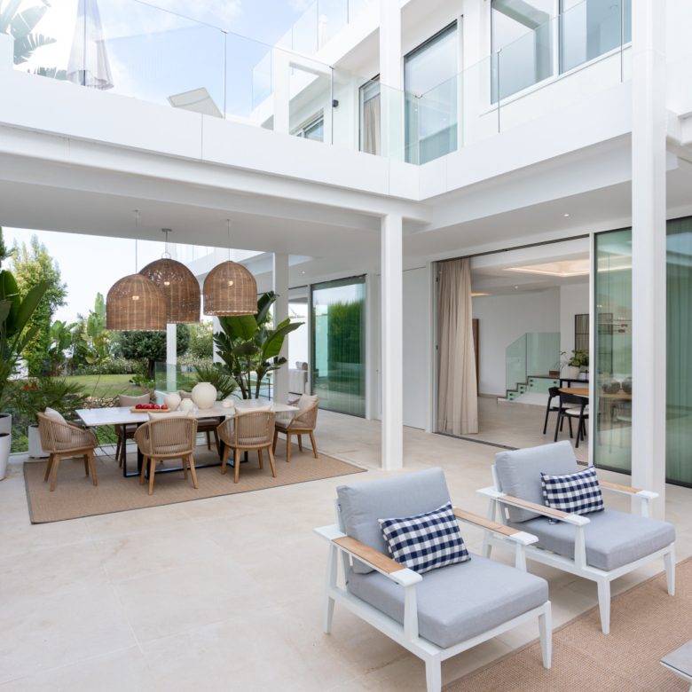 Luxusvilla in Marbella, im Stadtteil Valdeolletas, mit privatem Pool und Panoramablick auf das Meer