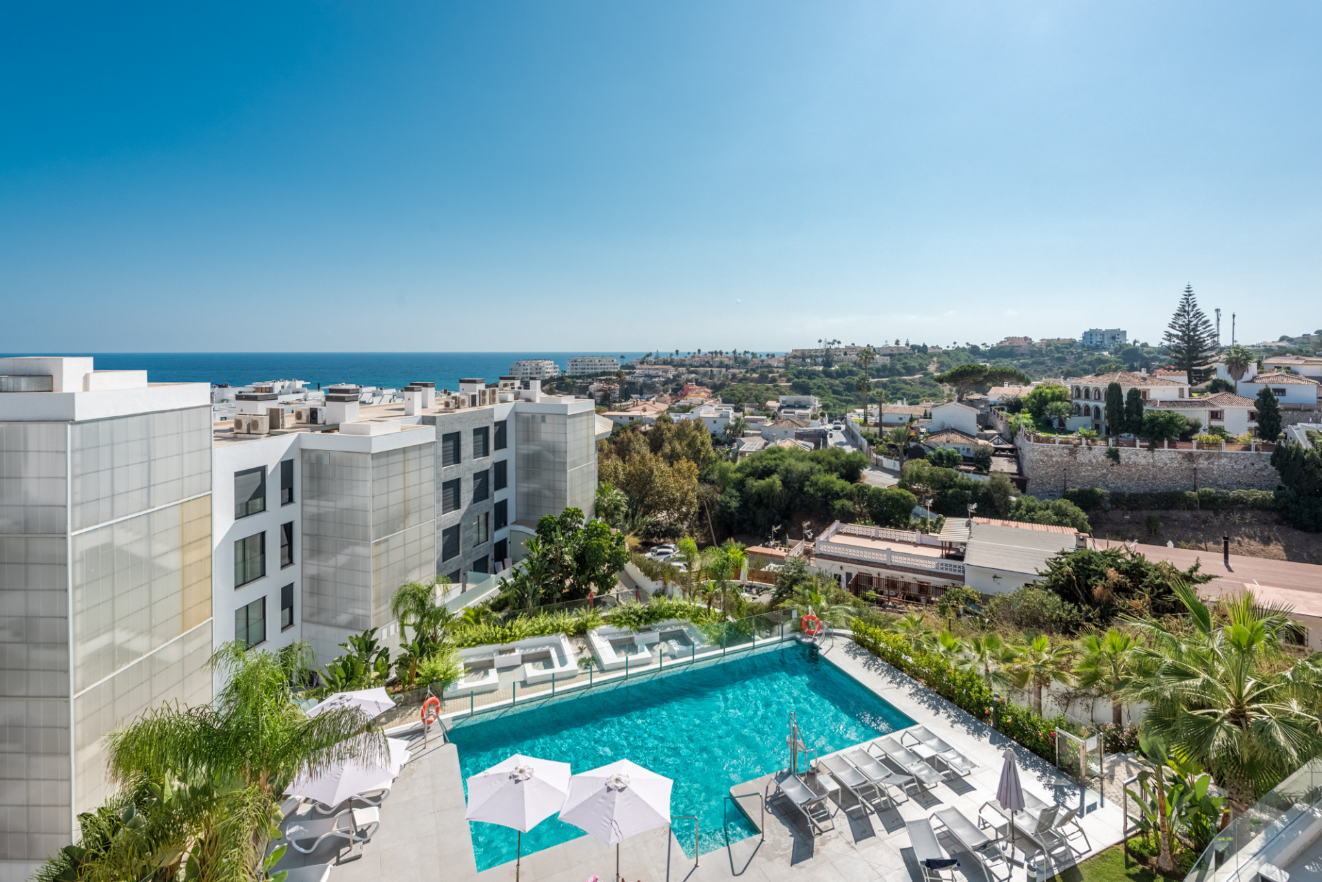Moderne Eleganz mit Meerblick und Stadtblick über Fuengirola