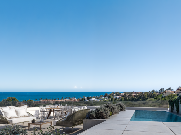 New-Build Penthouse with Private Pool and Spectacular Sea Views in Los Hidalgos, Manilva
