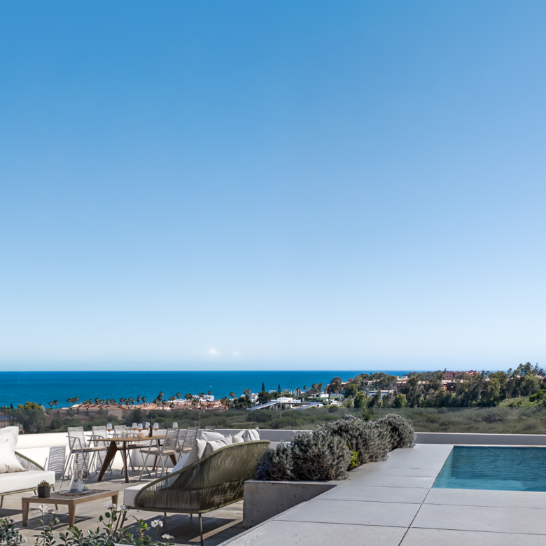 New-build penthouse with panoramic terrace, private pool, and sea views in Los Hidalgos, Manilva