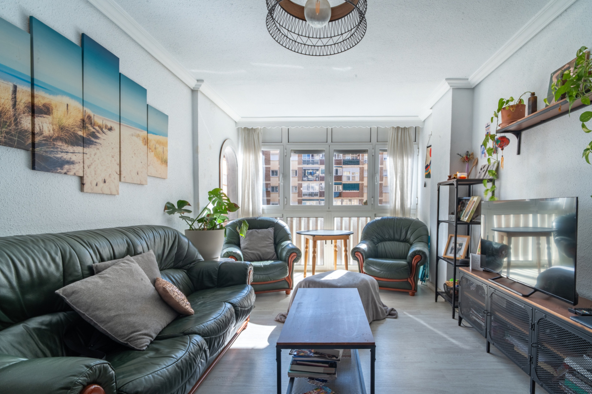 Opportunity in one of the most popular areas in Malaga Fantastic house located in the area of Huelin one of the most popular areas for its proximity to the sea and its excellent quality of life