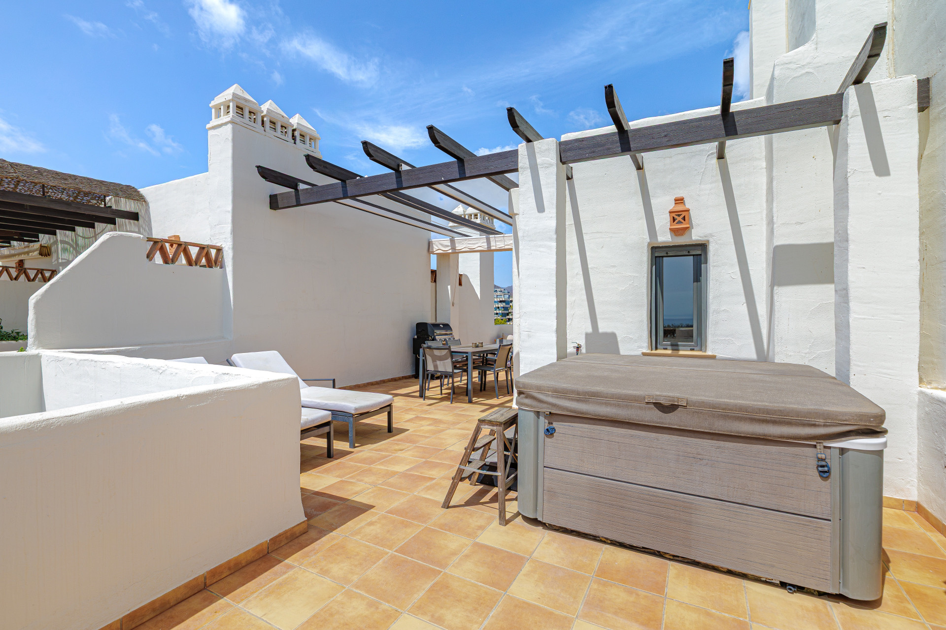 Panoramic Sea View Apartment in Sunset Golf, Estepona