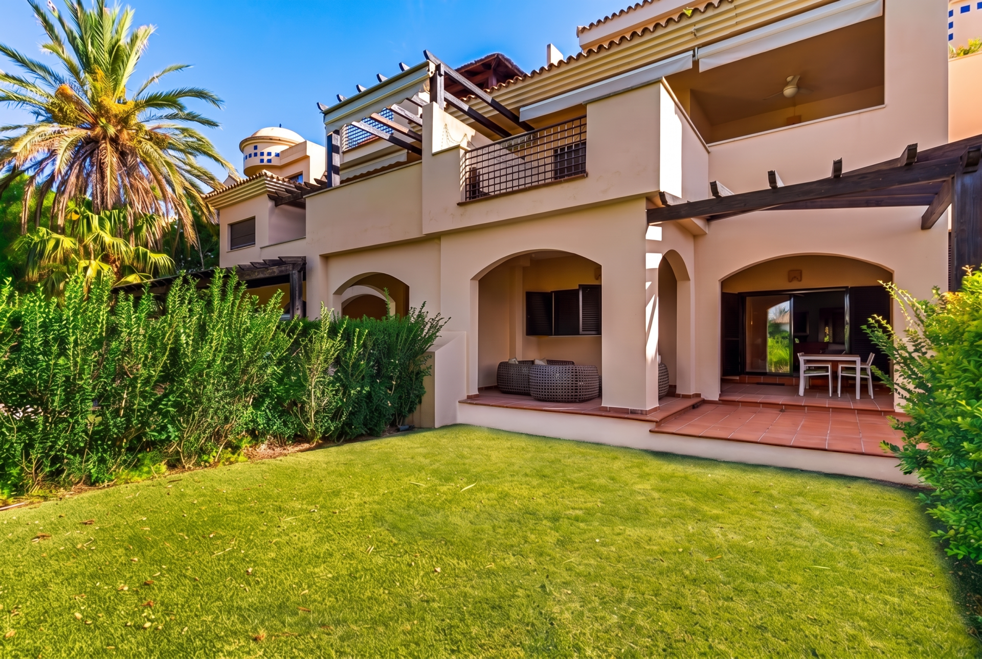 Prostorný dvoupokojový apartmán v Las Mimosas - exkluzivní gated komunita se nachází v docházkové vzdálenosti Puerto Banús
