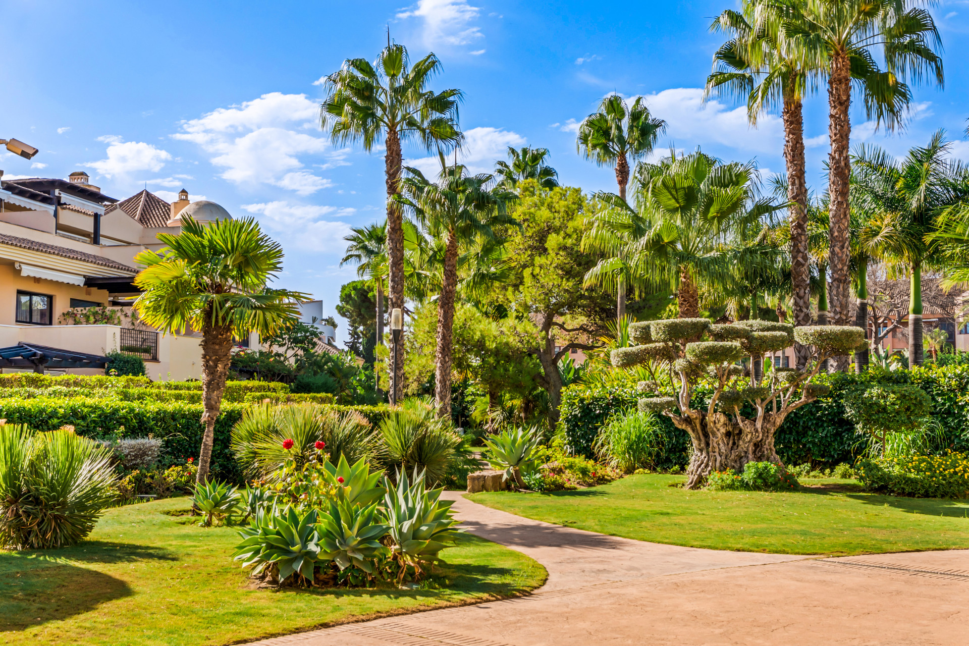 Espacioso apartamento de dos dormitorios en Las Mimosas – una exclusiva comunidad cerrada situada a poca distancia de Puerto Banús