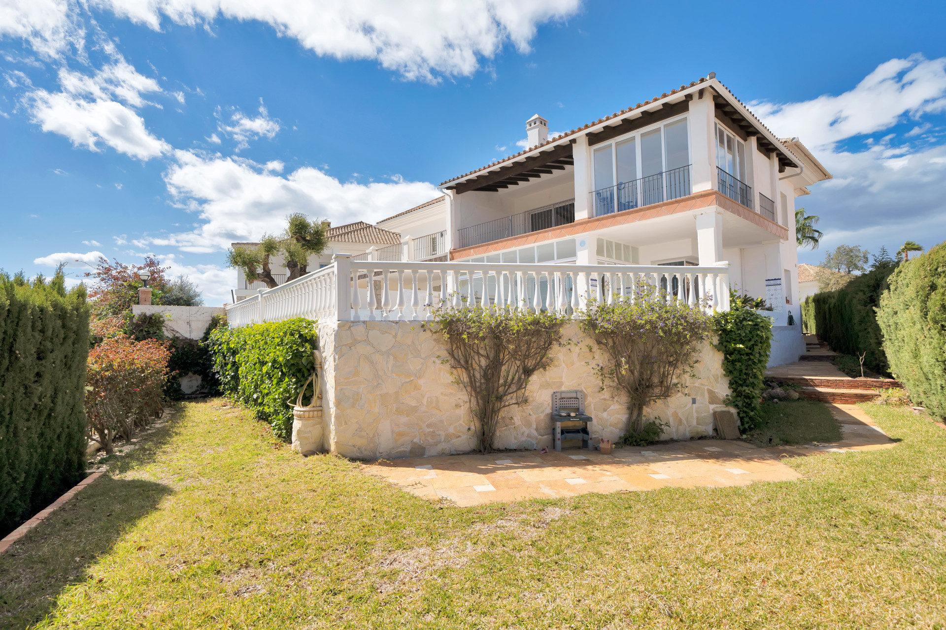Recently Renovated semi-detached house in La Mairena surrounded by Nature!