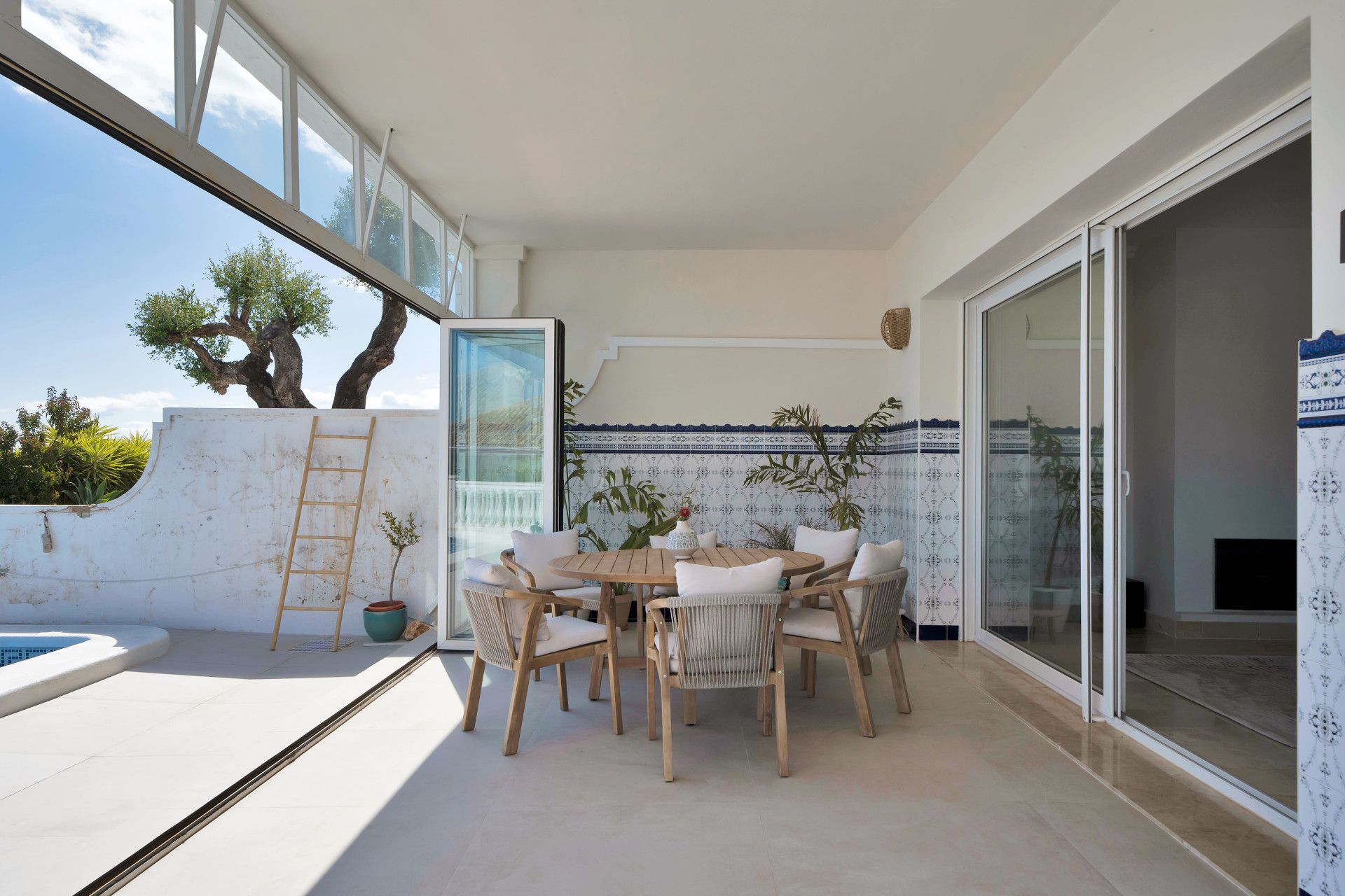 Recently Renovated semi-detached house in La Mairena surrounded by Nature!