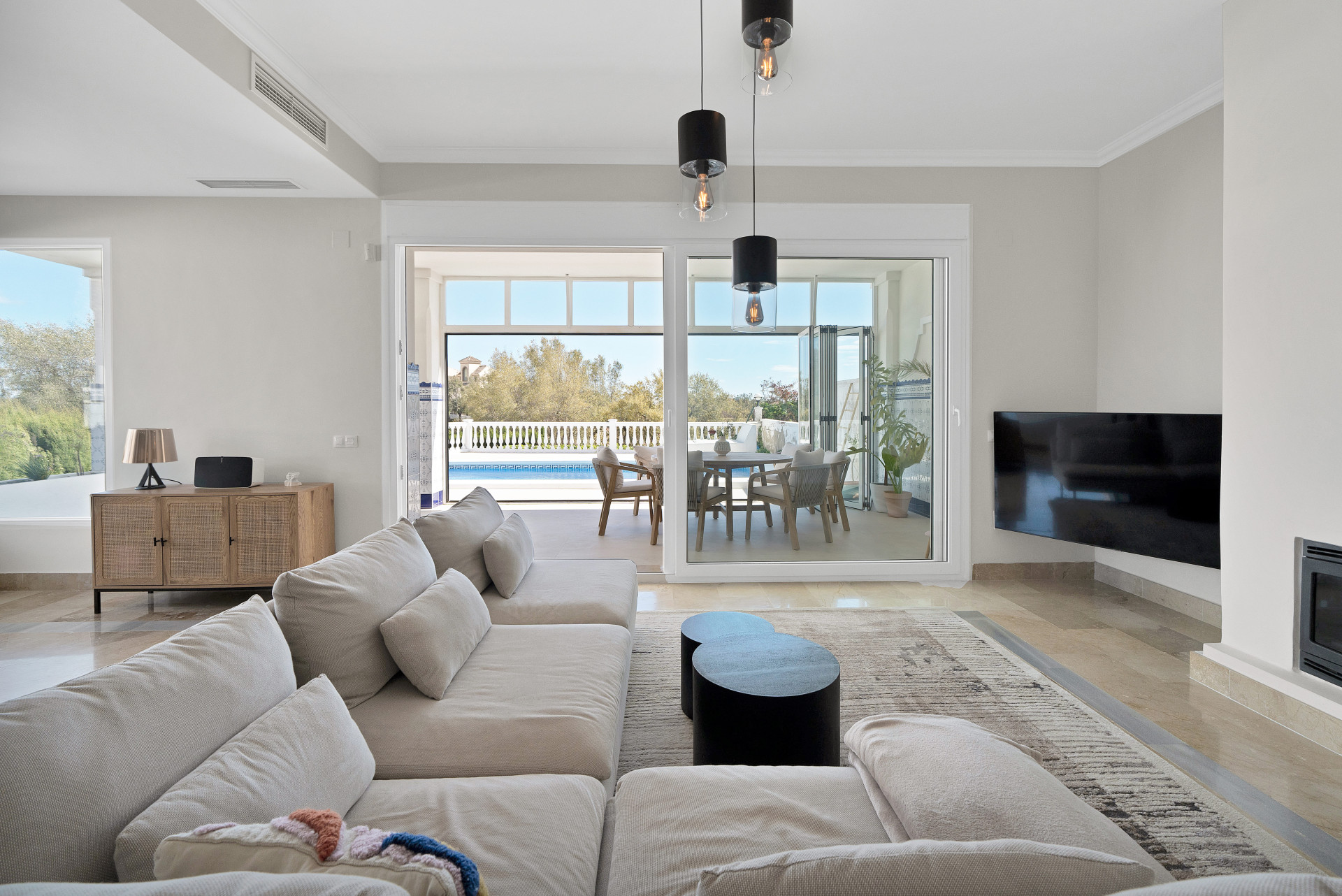 Recently Renovated semi-detached house in La Mairena surrounded by Nature!