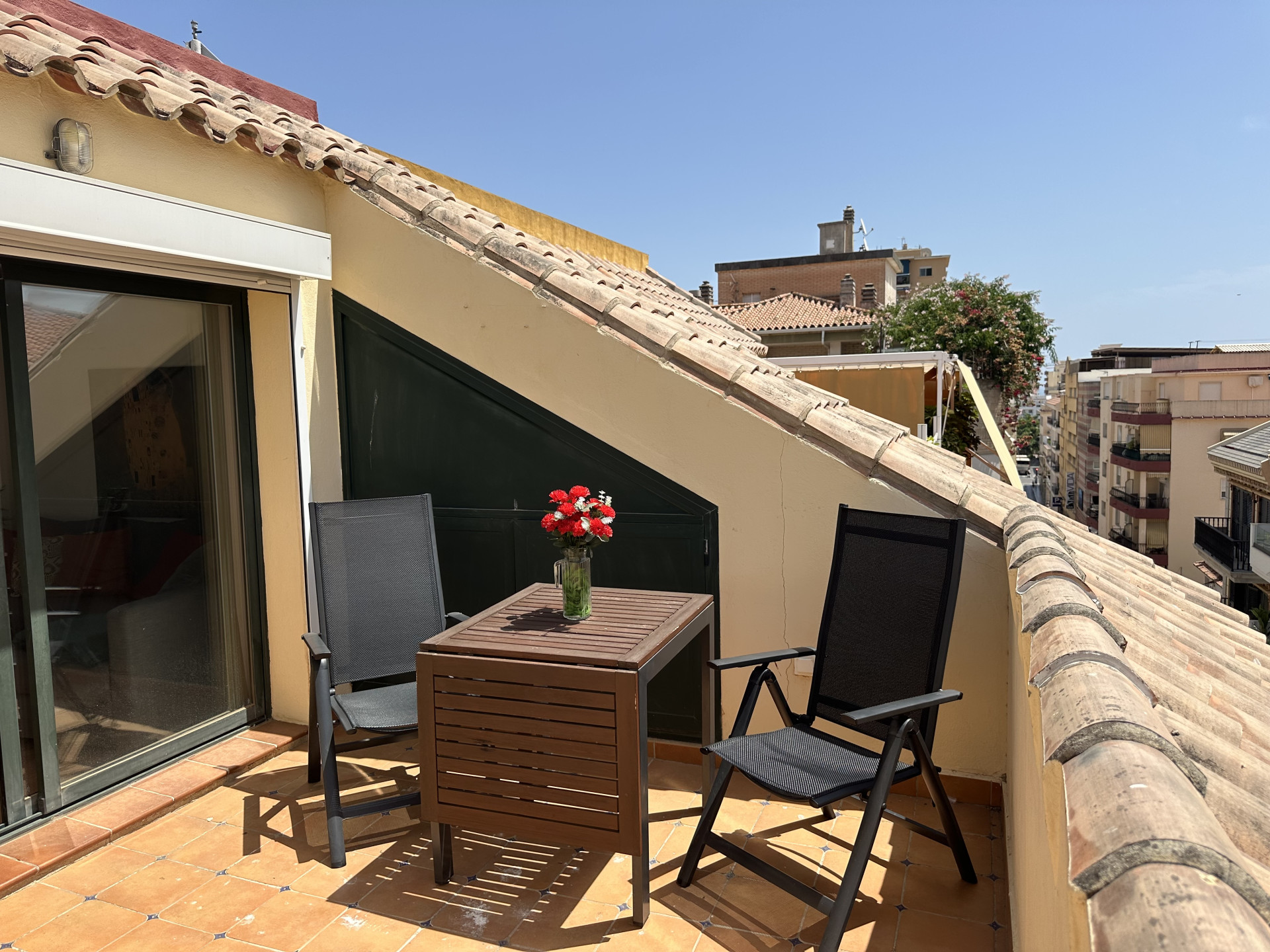 Skon penthouse med stor terrasse i hjertet af Fuengirola