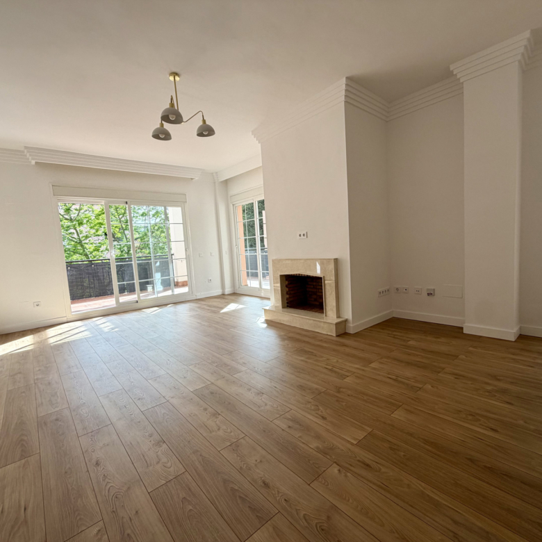 Spacious and bright garden view apartment with large terrace and sun all day