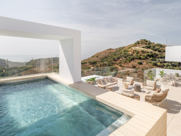 Spectacular Penthouse with a Roof Terrace and its Own Private Pool & Jacuzzi with The Best Sea and Mountain Views