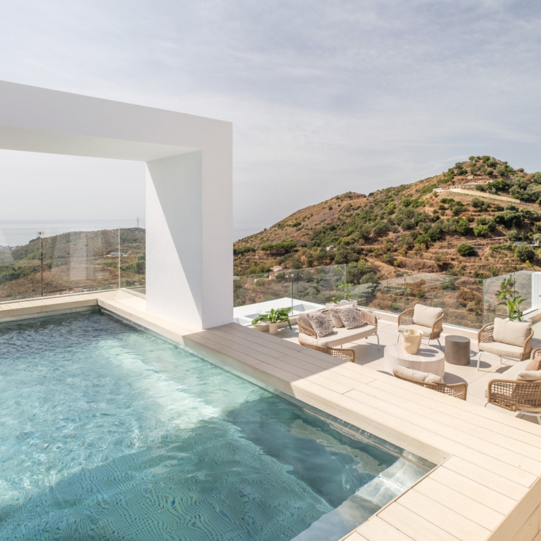 Spectacular Penthouse with a Roof Terrace and its Own Private Pool & Jacuzzi with The Best Sea and Mountain Views