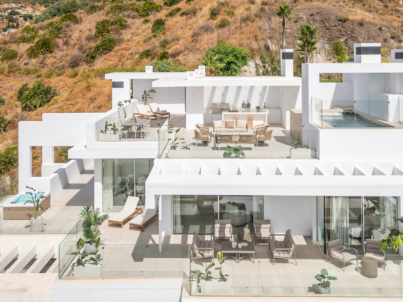 Spectacular Penthouse with a Roof Terrace and its Own Private Pool & Jacuzzi with The Best Sea and Mountain Views