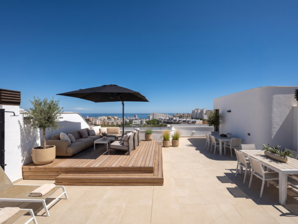 Stunning 3-Bedroom Duplex Penthouse with Sea Views and 117 m² of Terraces in Estepona