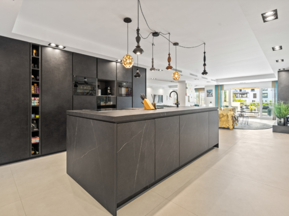 Stunning Fully Renovated 4-Bedroom Apartment in Playas del Duque – Puerto Banús