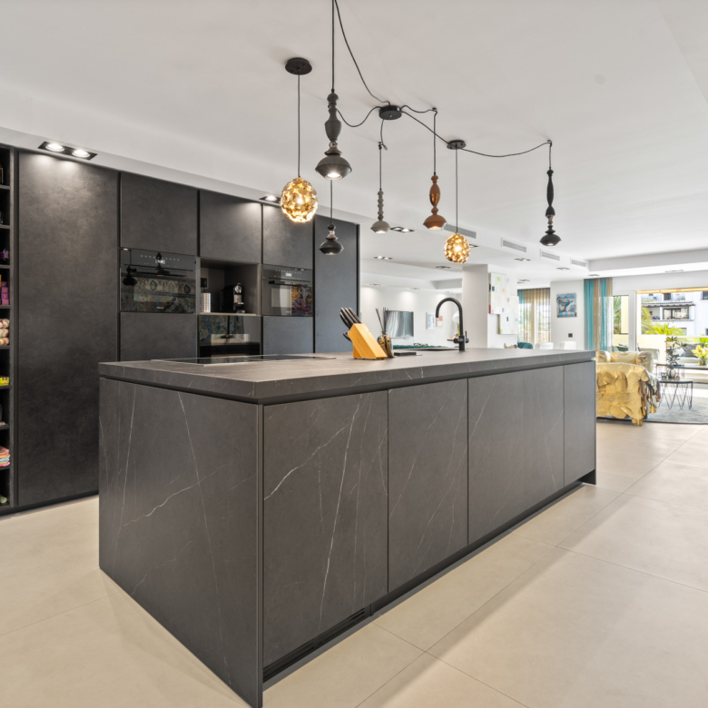 Stunning Fully Renovated 4-Bedroom Apartment in Playas del Duque – Puerto Banús