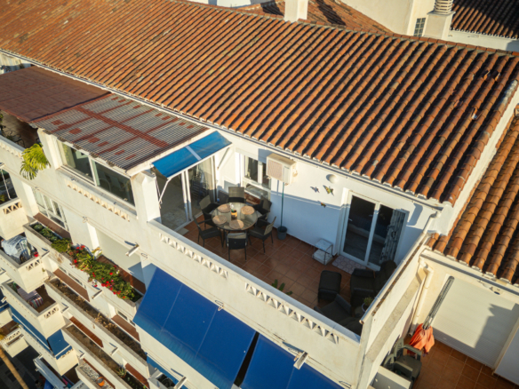 Top floor 3-bedroom penthouse located in Albatros I in La Campana
