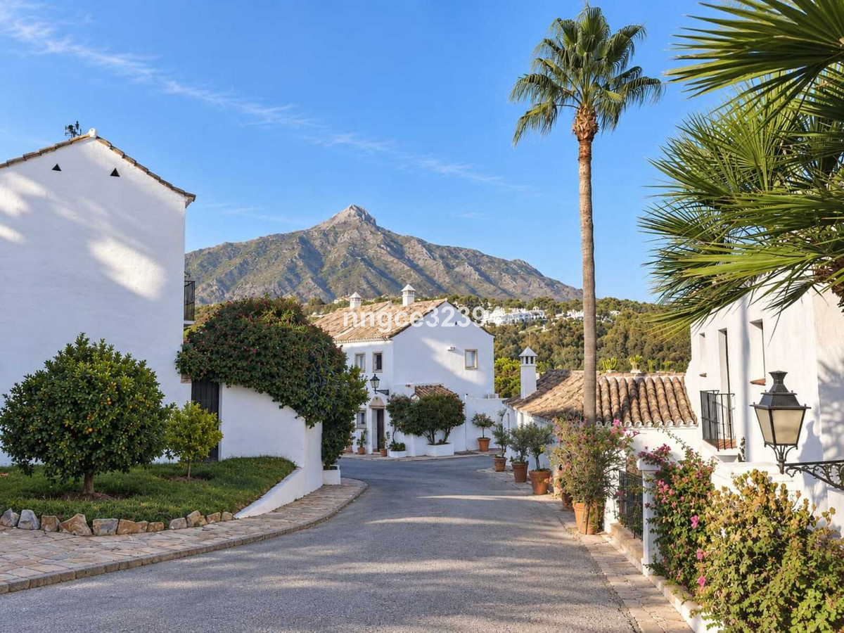 Tourist Licenced Aloha Nueva Andalucia Charming 2 Bed Townhouse with Partial Sea Views Pool Tennis amp Parking