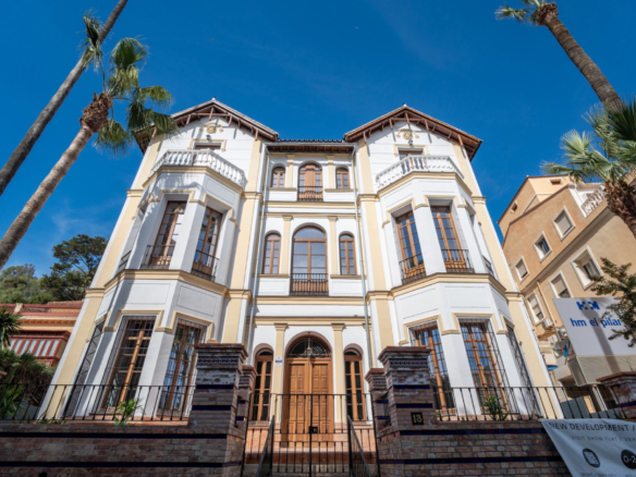 We present an exclusive one bedroom apartment, a bathroom and a toilet, located in one of the most distinguished promotions in Malaga.