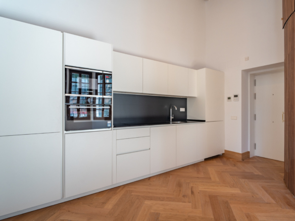 We present an exclusive one bedroom apartment, a bathroom and a toilet, located in one of the most distinguished promotions in Malaga.