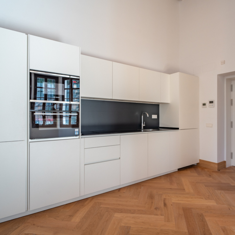 We present an exclusive one bedroom apartment, a bathroom and a toilet, located in one of the most distinguished promotions in Malaga.