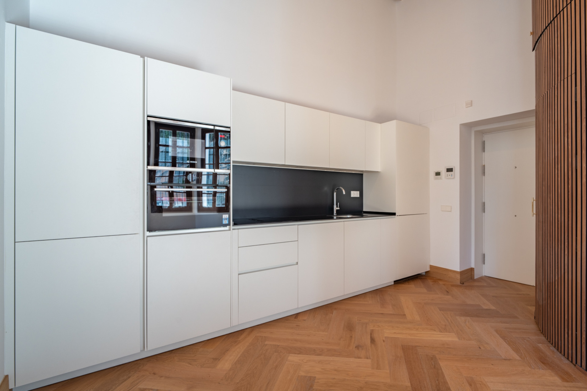 We present an exclusive one bedroom apartment, a bathroom and a toilet, located in one of the most distinguished promotions in Malaga.