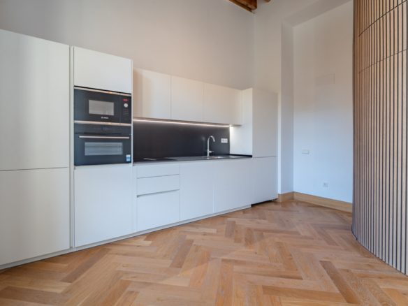 We present an exclusive studio apartment with a full bathroom, located in one of the most distinguished promotions in Malaga.