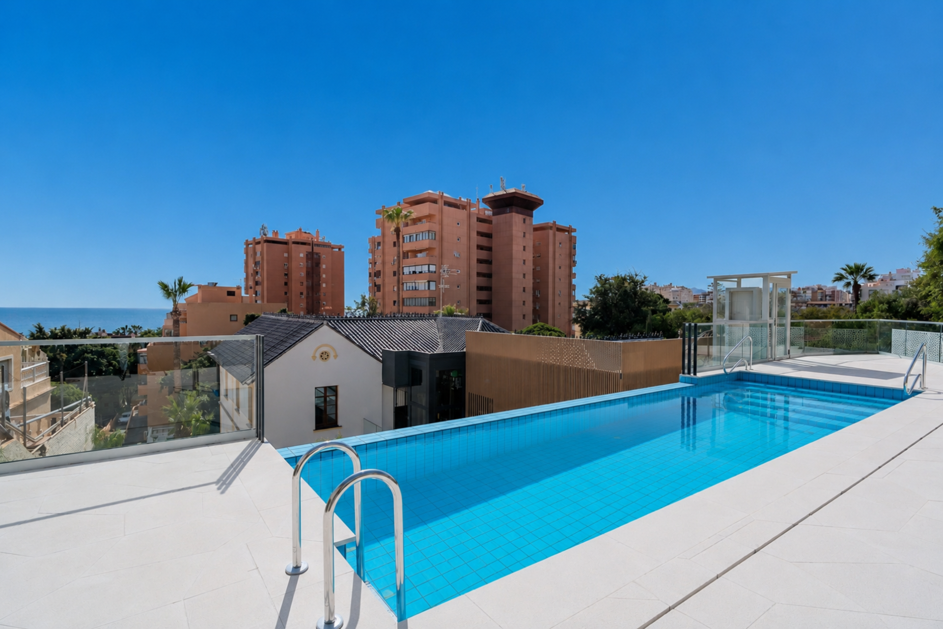 We present an exclusive studio with full bathroom located in one of the most prestigious promotions in Malaga 1