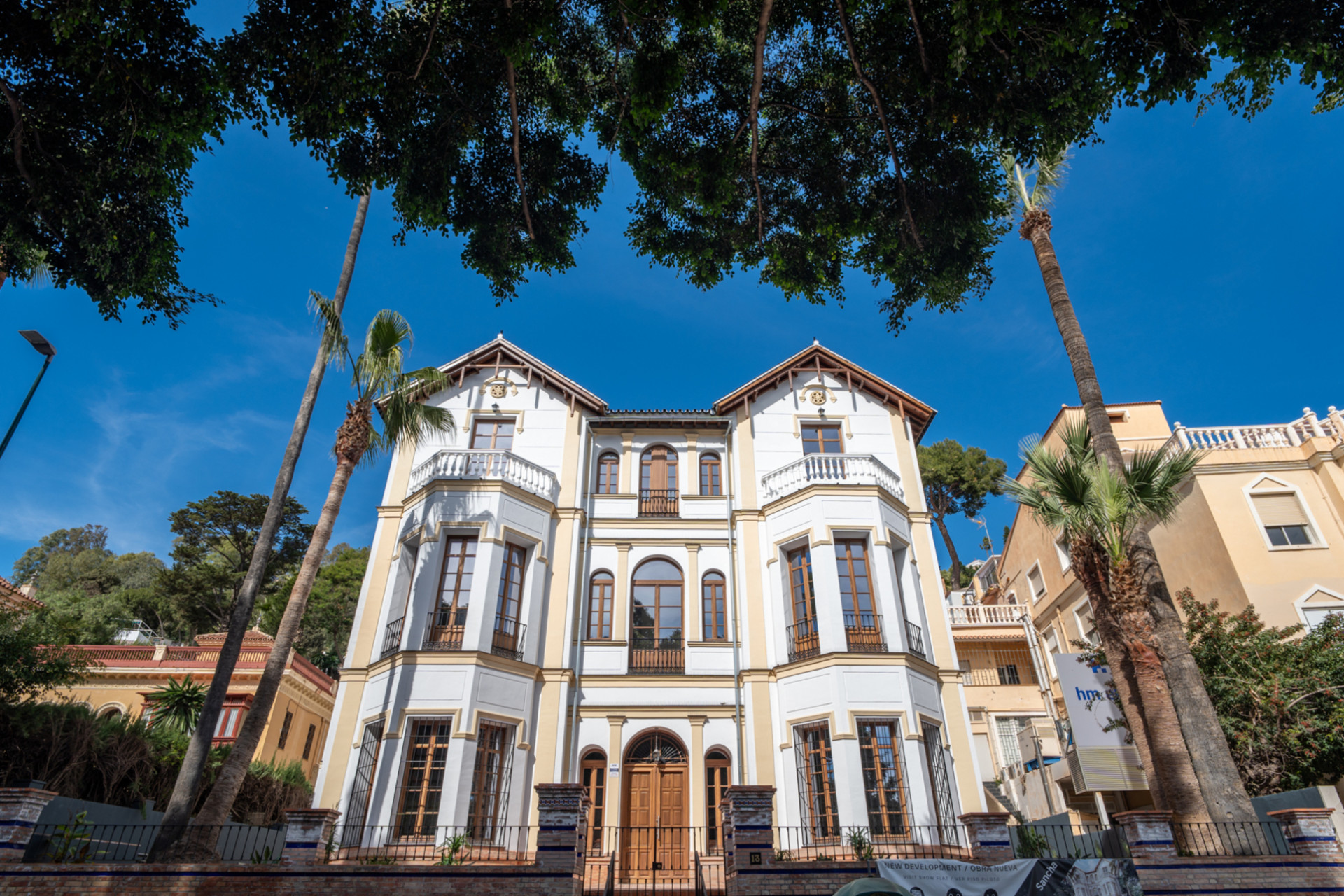 We present an exclusive two bedroom apartment a bathroom and a toilet located in one of the most distinguished promotions of Malaga