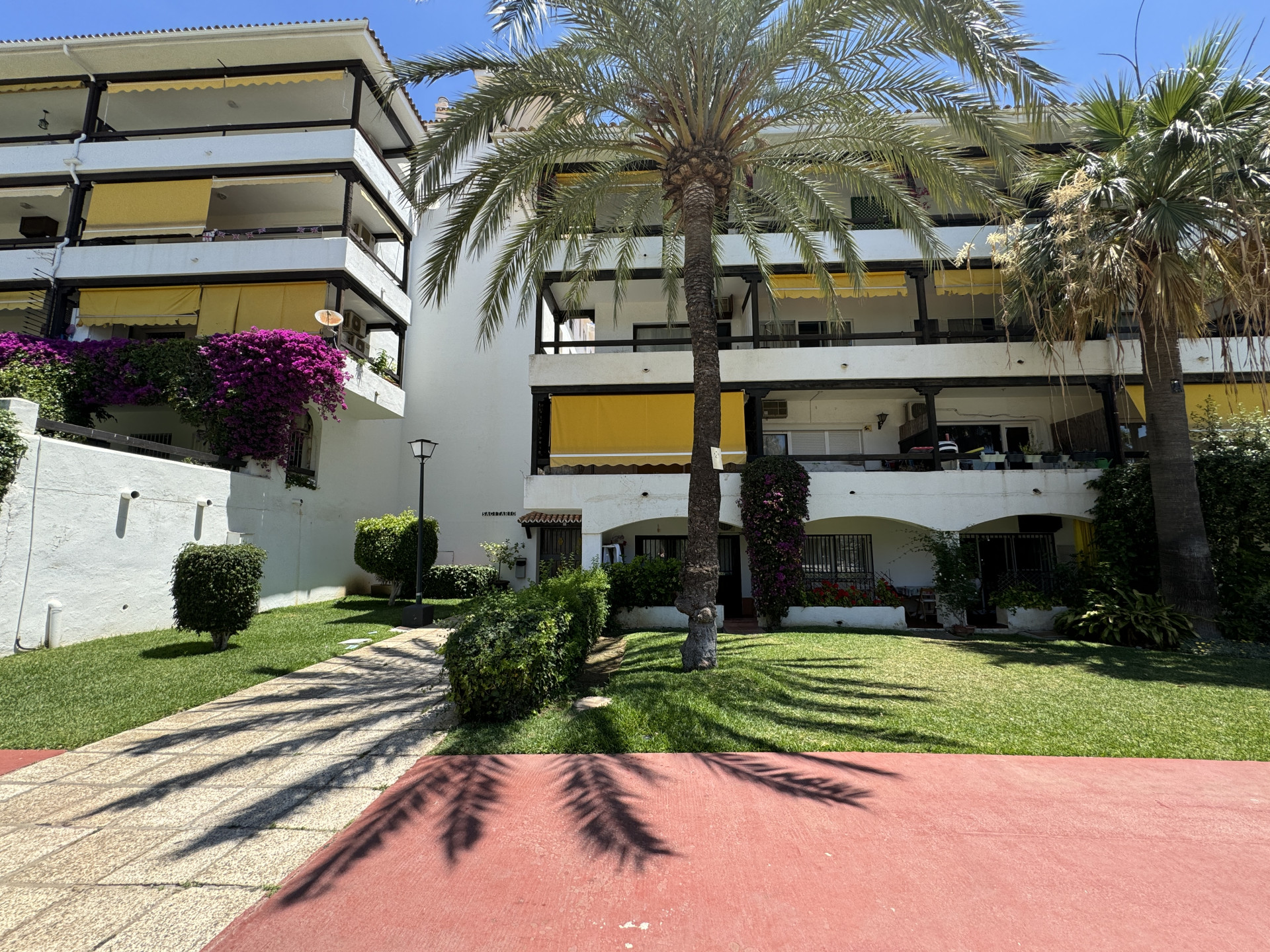 Wohnung in Urb. Niedrig mit Golden Mile Garden
