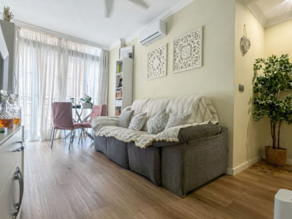 3-bedroom apartment in El Ejido neighborhood. Just 10 minutes from the city center!