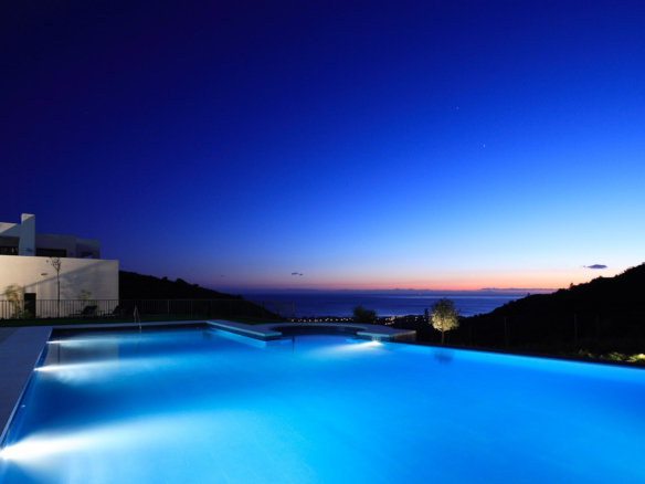 3-bedroom penthouse with panoramic sea views