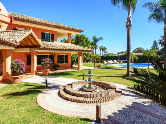 5-bedroom villa with private pool in the heart of Marbella