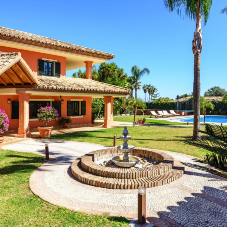 5-bedroom villa with private pool in the heart of Marbella