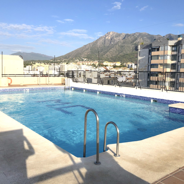 A Spacious Three-Bedroom Apartment Steps from Marbella’s Promenade – Sea Views from Every Bedroom