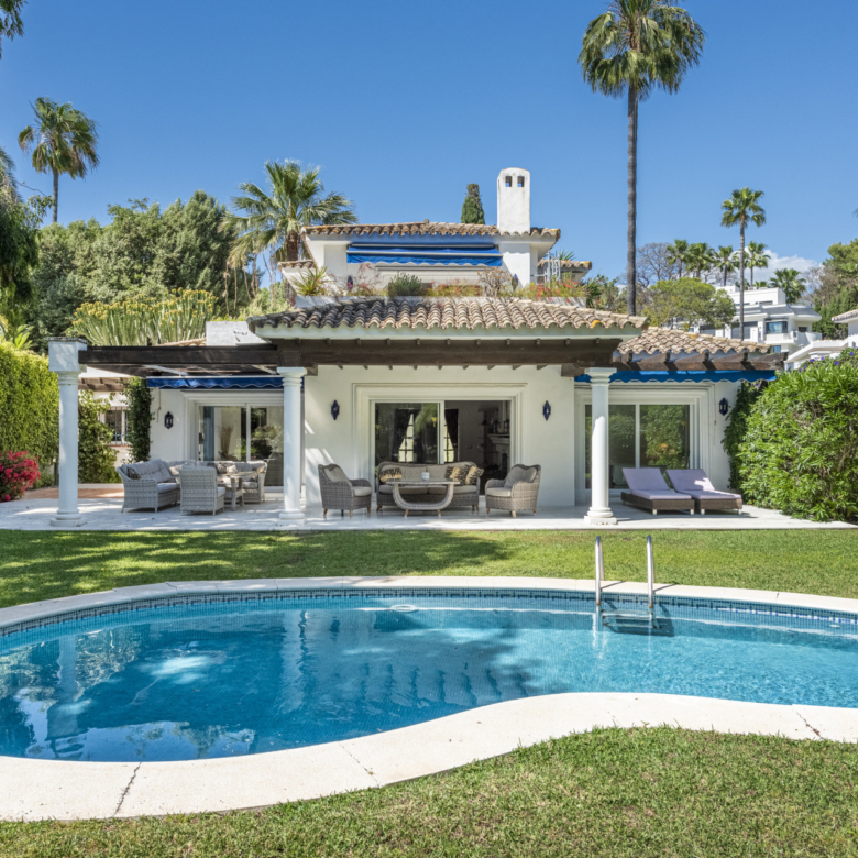Andalusische Villa im Nueva Andalucía-Stil