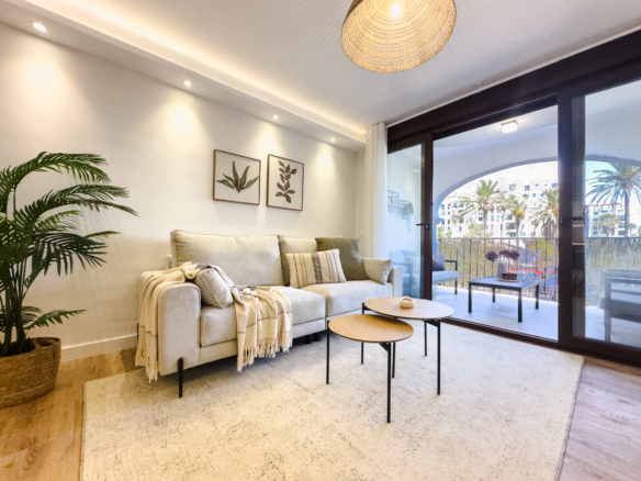 BEAUTIFULLY RENOVATED 2-BEDROOM APARTMENT WITH TOURIST LICENCE – JUST MINUTES FROM THE BEACH